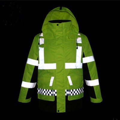 Світловідбиваючі куртки стають все більш популярними