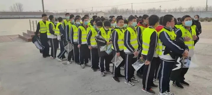 Вас безпечно бачити в світловідбиваючому одязі