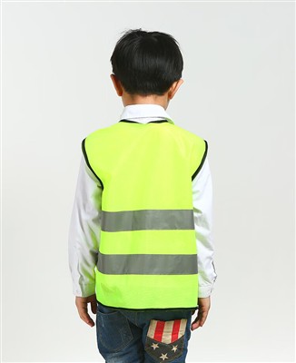 Одягнувши світний захисний жилет, вас буде безпечно помітити.