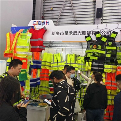 Які переваги чоловічих світловідбиваючих толстовок?